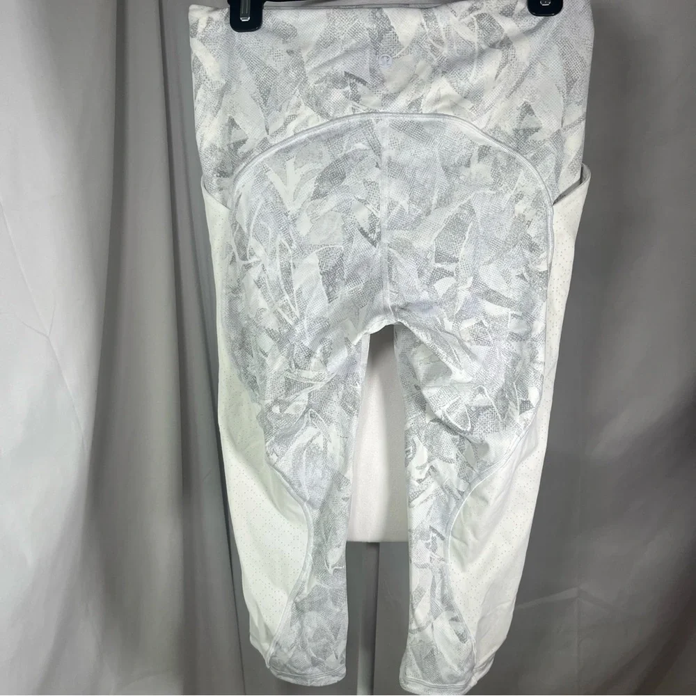 Lululemon Breezy Dot Cropped Workout Leggings Jasmine Pattern Gray/White Size 10